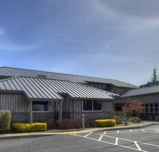 metal roof on commercial building 